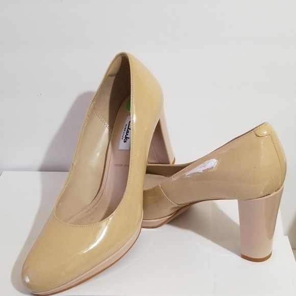 Shoes - Picture 7 of 8